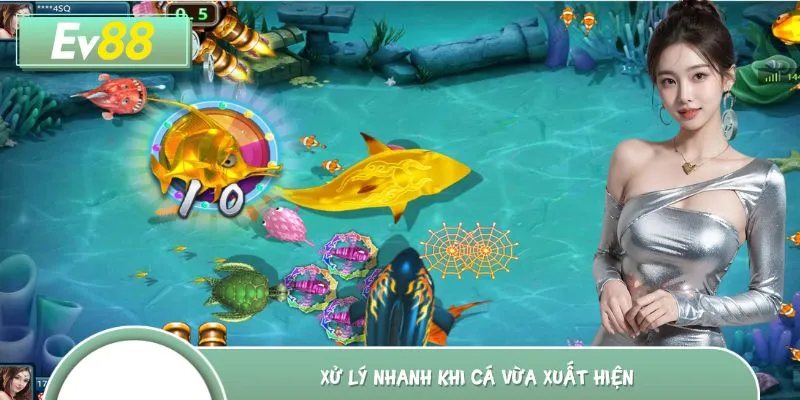 Tận dụng thời điểm cá vừa xuất hiện để hạ gục con mồi nhanh chóng